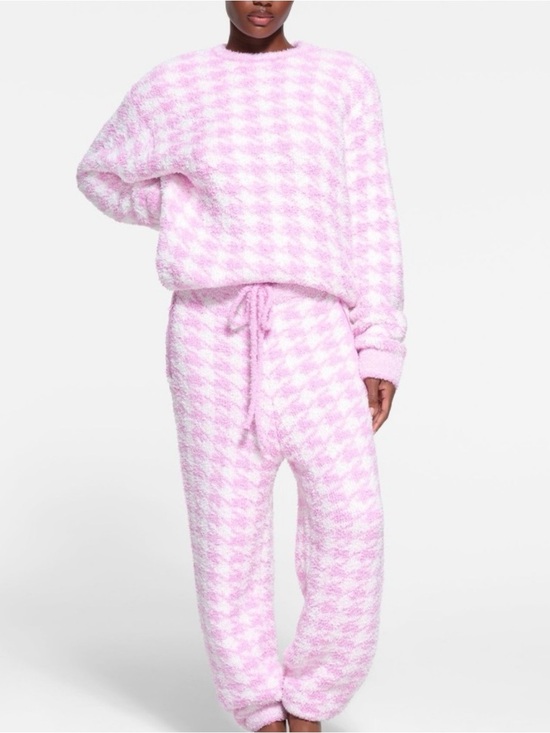SKIMS Tops - SKIMS Cozy Pink Houndstooth Crewneck